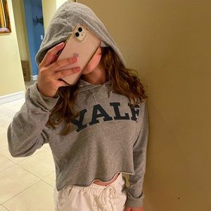 Yale Hoodie Cropped Sweatshirt from Tilly’s Medium.
